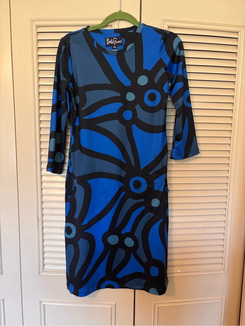 Lesley Evers 3/4 sleeve  Graphic Sheath Dress pockets like new Sz “tiny” = XS